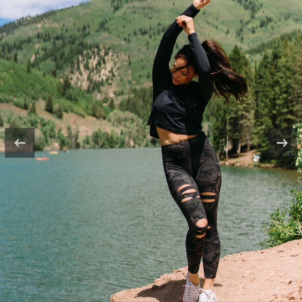 Zyia Active Gray Black Camo Slash Luxe Hi-Rise 7/8 24"  Size 6/8 Leggings